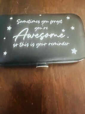 Manicure Inspirational Compact Case - "Awesome" Script